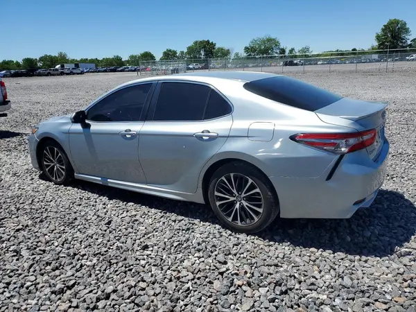 4T1B11HK2JU625247 2018 TOYOTA CAMRY - Image 2