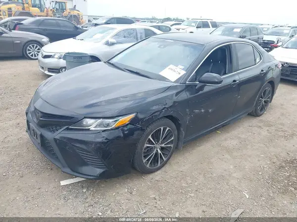 4T1B11HK2JU625586 2018 TOYOTA CAMRY - Image 2