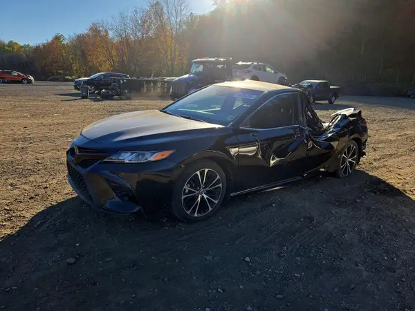 4T1B11HK2JU627855 2018 TOYOTA CAMRY - Image 1