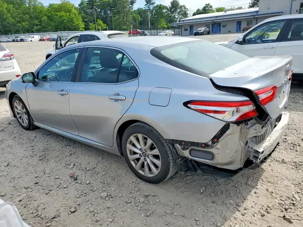 4T1B11HK2JU628164 2018 TOYOTA CAMRY - Image 2
