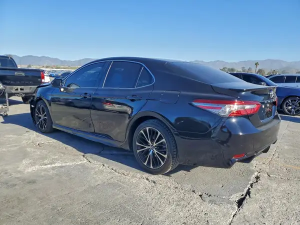 4T1B11HK2JU628732 2018 TOYOTA CAMRY - Image 2