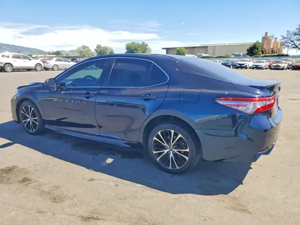 4T1B11HK2JU629217 2018 TOYOTA CAMRY - Image 2
