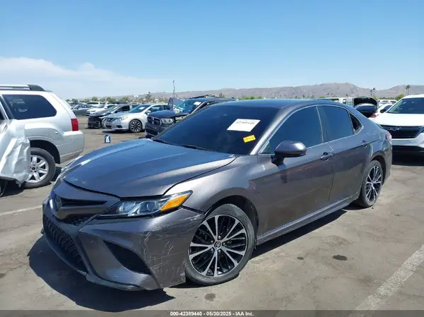 4T1B11HK2JU629279 2018 TOYOTA CAMRY - Image 2