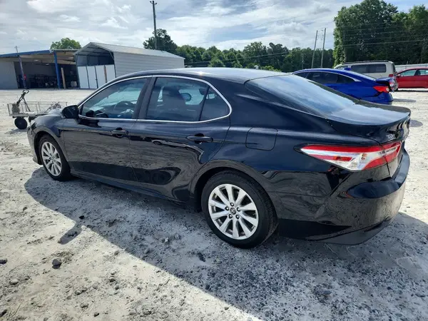 4T1B11HK2JU629671 2018 TOYOTA CAMRY - Image 2