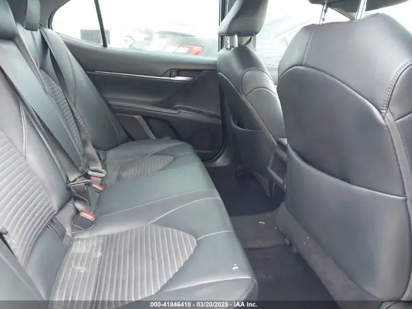 4T1B11HK2JU629749 2018 TOYOTA CAMRY - Image 8