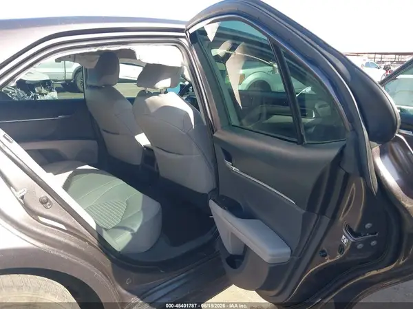 4T1B11HK2JU630674 2018 TOYOTA CAMRY - Image 8
