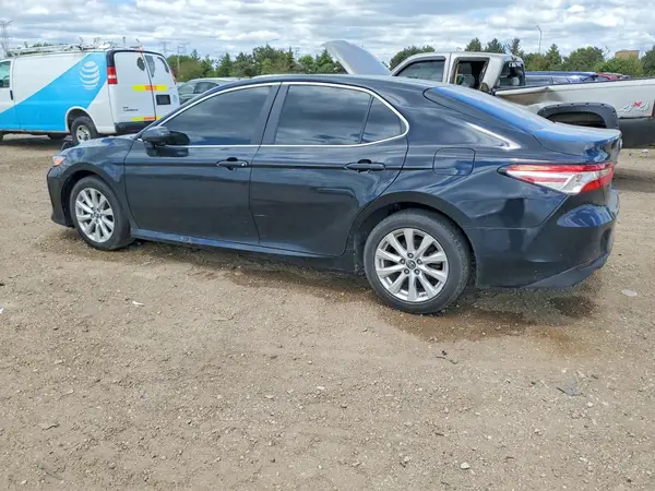 4T1B11HK2JU631761 2018 TOYOTA CAMRY - Image 2
