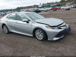 4T1B11HK2JU632957 2018 TOYOTA CAMRY