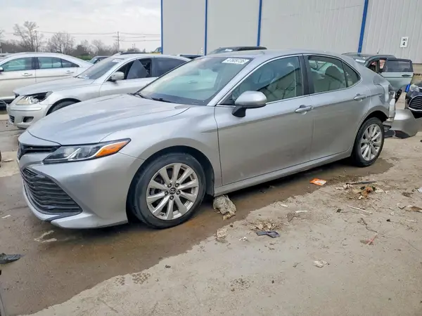4T1B11HK2JU633817 2018 TOYOTA CAMRY - Image 1