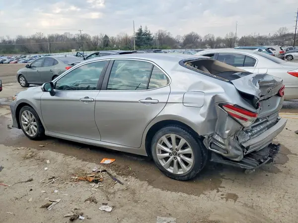 4T1B11HK2JU633817 2018 TOYOTA CAMRY - Image 2