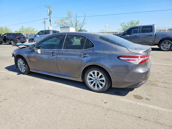 4T1B11HK2JU636183 2018 TOYOTA CAMRY - Image 2