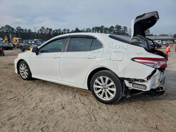 4T1B11HK2JU636538 2018 TOYOTA CAMRY - Image 2