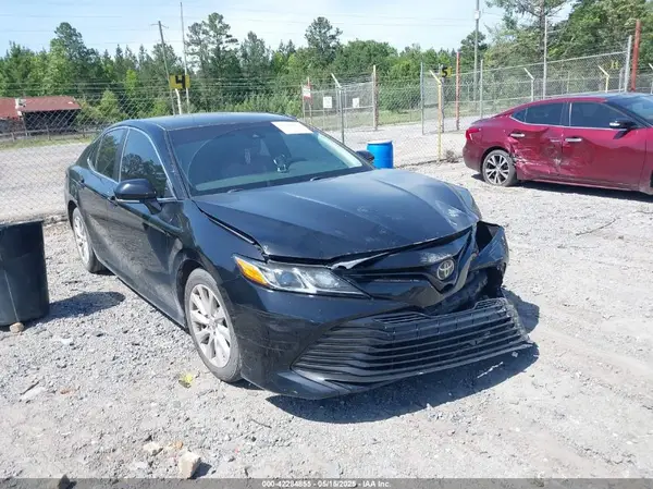 4T1B11HK2JU636569 2018 TOYOTA CAMRY - Image 1