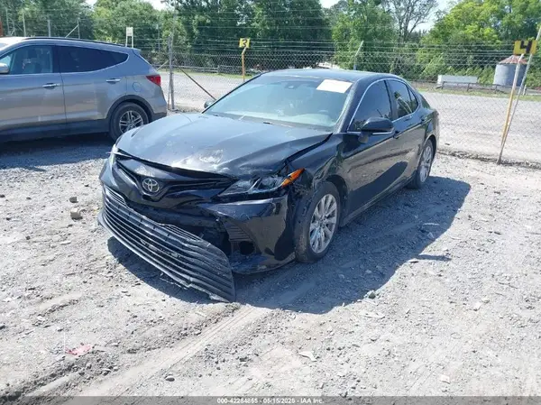 4T1B11HK2JU636569 2018 TOYOTA CAMRY - Image 2