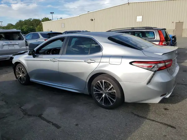 4T1B11HK2JU637558 2018 TOYOTA CAMRY - Image 2