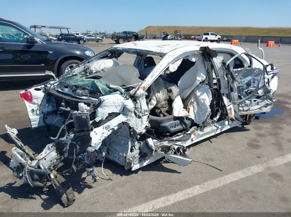 4T1B11HK2JU637737 2018 TOYOTA CAMRY - Image 2