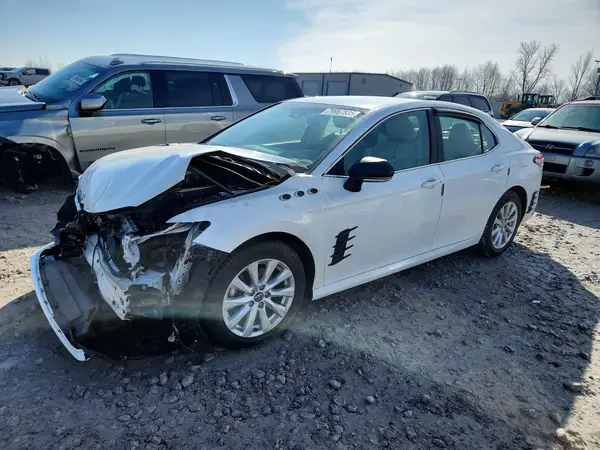 4T1B11HK2JU638600 2018 TOYOTA CAMRY - Image 1