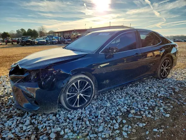 4T1B11HK2JU638872 2018 TOYOTA CAMRY - Image 1