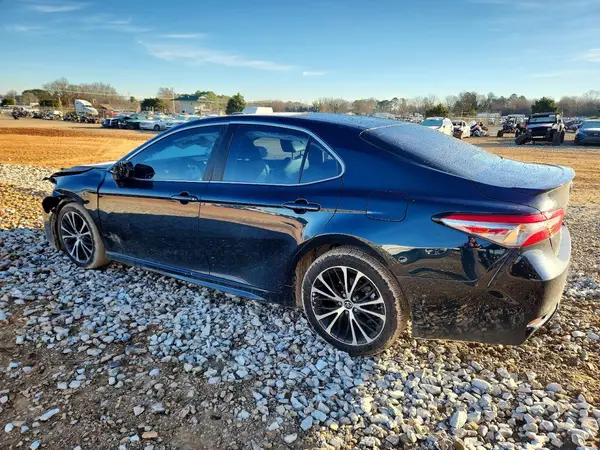 4T1B11HK2JU638872 2018 TOYOTA CAMRY - Image 2