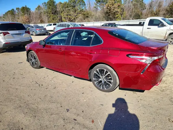 4T1B11HK2JU639021 2018 TOYOTA CAMRY - Image 2