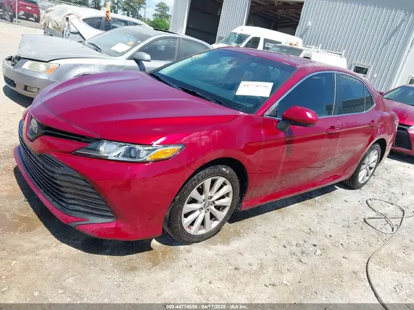 4T1B11HK2JU639536 2018 TOYOTA CAMRY - Image 2