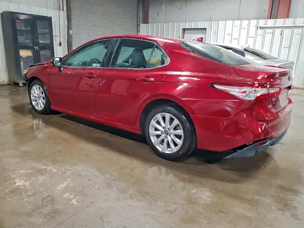 4T1B11HK2JU640184 2018 TOYOTA CAMRY - Image 2