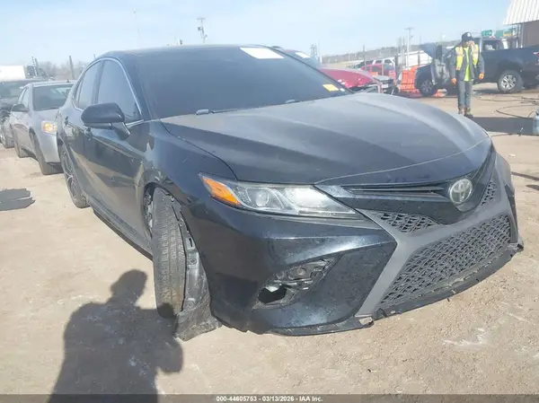 4T1B11HK2JU641089 2018 TOYOTA CAMRY - Image 1