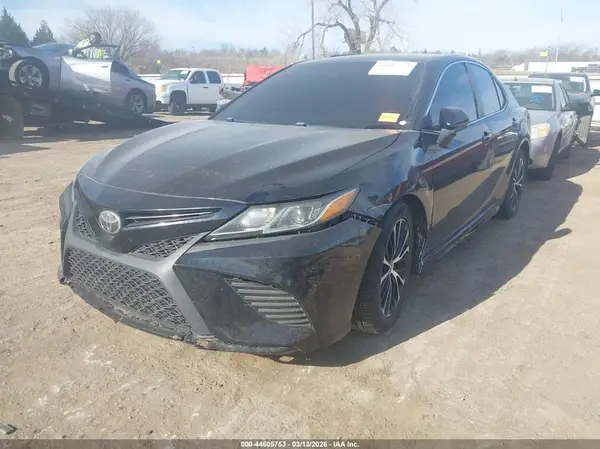 4T1B11HK2JU641089 2018 TOYOTA CAMRY - Image 2