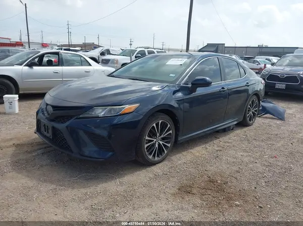 4T1B11HK2JU641450 2018 TOYOTA CAMRY - Image 2