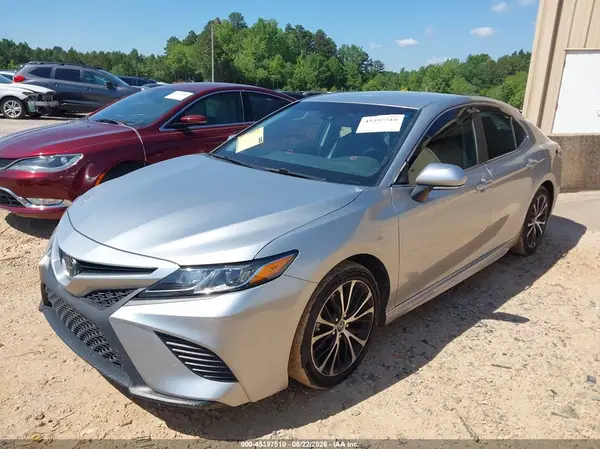 4T1B11HK2JU641576 2018 TOYOTA CAMRY - Image 2