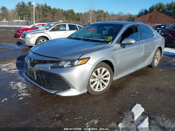 4T1B11HK2JU641965 2018 TOYOTA CAMRY - Image 2