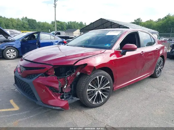 4T1B11HK2JU642324 2018 TOYOTA CAMRY - Image 2