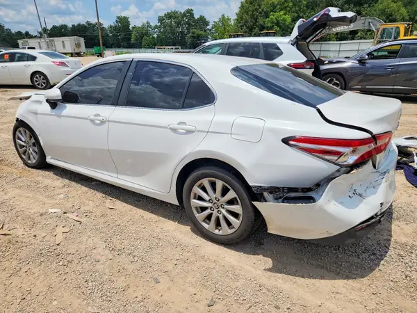 4T1B11HK2JU642792 2018 TOYOTA CAMRY - Image 2