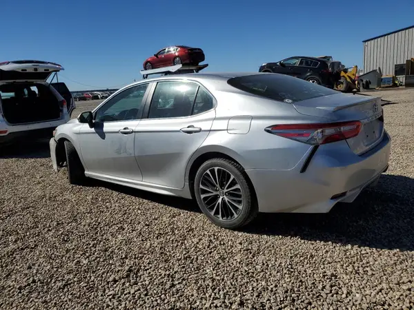 4T1B11HK2JU642906 2018 TOYOTA CAMRY - Image 2