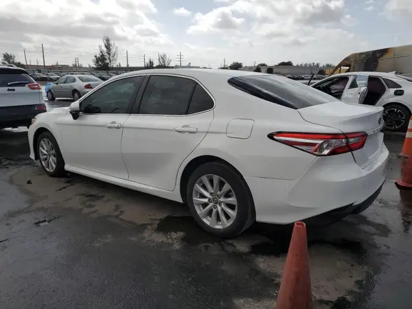 4T1B11HK2JU644140 2018 TOYOTA CAMRY - Image 2