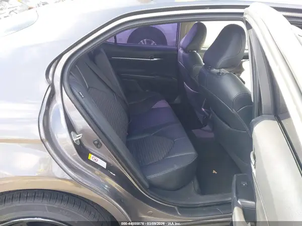 4T1B11HK2JU645076 2018 TOYOTA CAMRY - Image 8