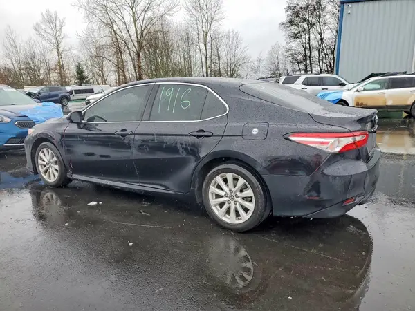 4T1B11HK2JU645398 2018 TOYOTA CAMRY - Image 2