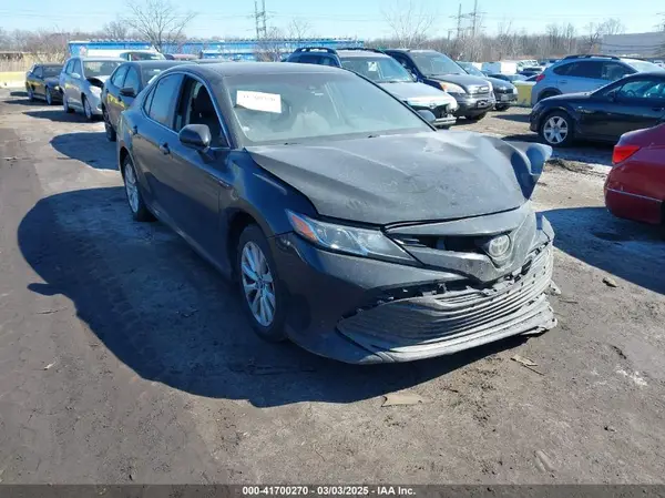 4T1B11HK2JU645899 2018 TOYOTA CAMRY - Image 1