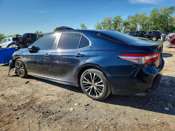 4T1B11HK2JU647653 2018 TOYOTA CAMRY - Image 2