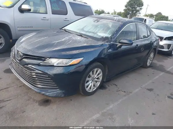 4T1B11HK2JU647720 2018 TOYOTA CAMRY - Image 2