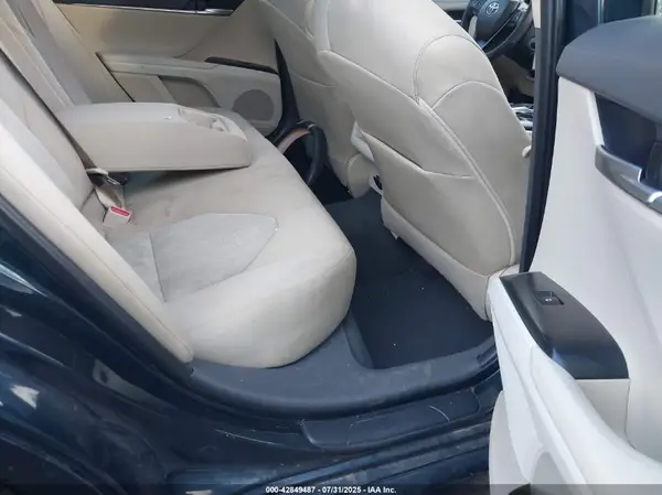 4T1B11HK2JU647720 2018 TOYOTA CAMRY - Image 8
