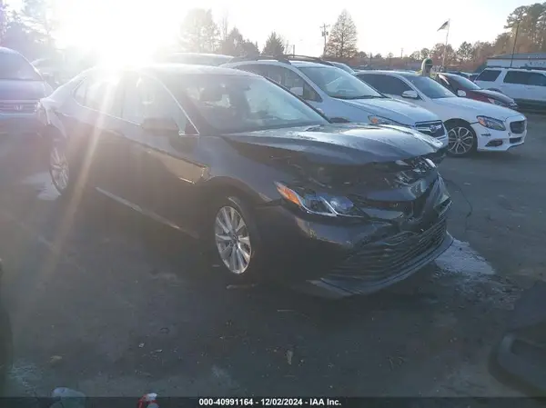 4T1B11HK2JU648513 2018 TOYOTA CAMRY - Image 1