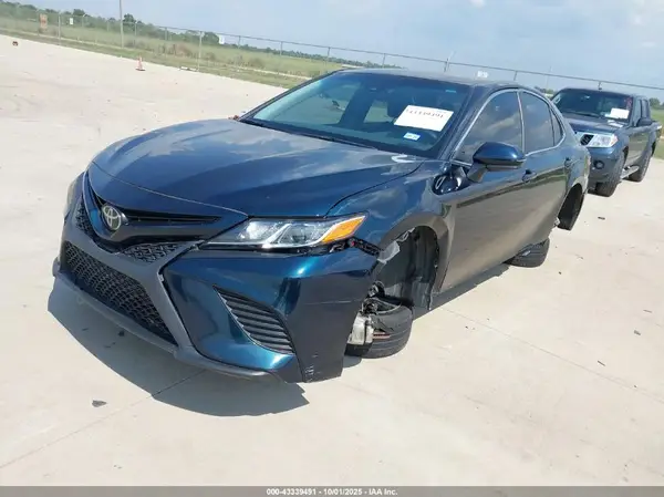 4T1B11HK2JU649645 2018 TOYOTA CAMRY - Image 2