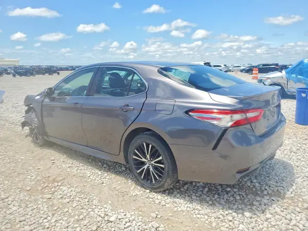 4T1B11HK2JU650438 2018 TOYOTA CAMRY - Image 2