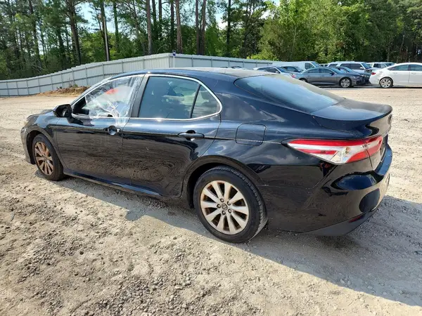 4T1B11HK2JU650701 2018 TOYOTA CAMRY - Image 2