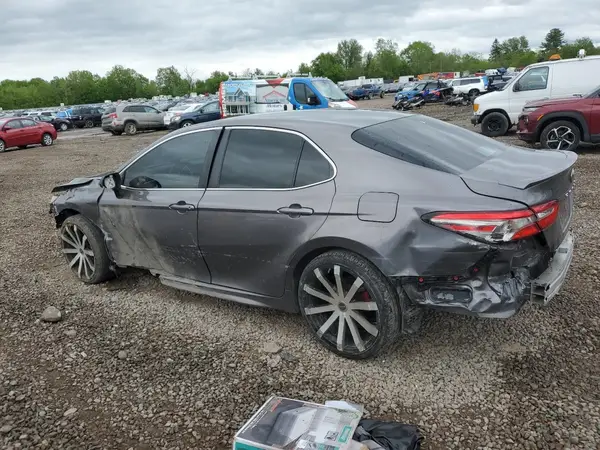 4T1B11HK2JU651556 2018 TOYOTA CAMRY - Image 2