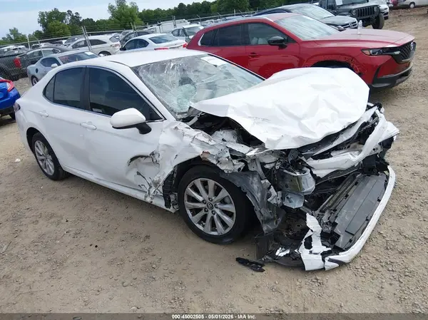 4T1B11HK2JU651847 2018 TOYOTA CAMRY - Image 1