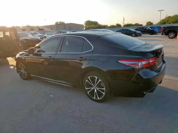 4T1B11HK2JU652190 2018 TOYOTA CAMRY - Image 2