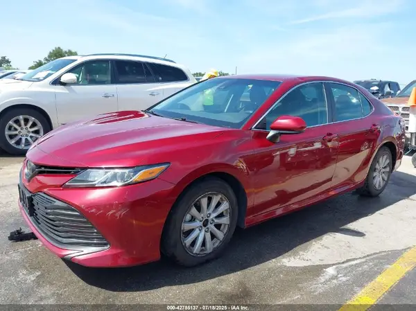 4T1B11HK2JU654330 2018 TOYOTA CAMRY - Image 2