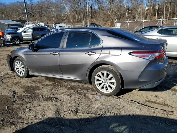 4T1B11HK2JU655493 2018 TOYOTA CAMRY - Image 2